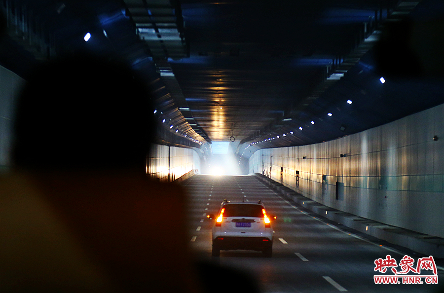 龍湖下穿隧道全長(zhǎng)4.6公里 龍湖下穿隧道全長(zhǎng)4.6公里
