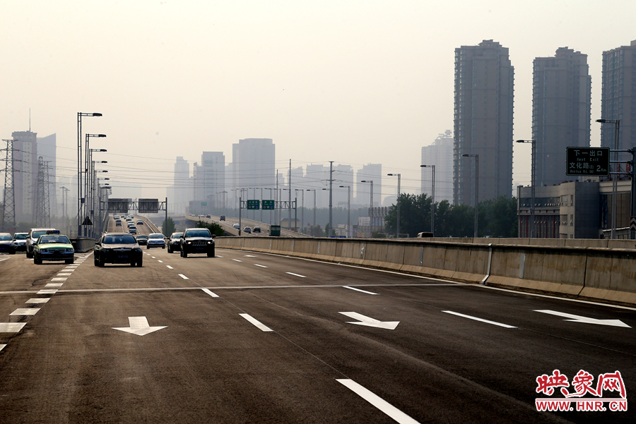 北三環(huán)快速路已經(jīng)有不少市民駕車(chē)體驗(yàn) 北三環(huán)快速路已經(jīng)有不少市民駕車(chē)體驗(yàn)
