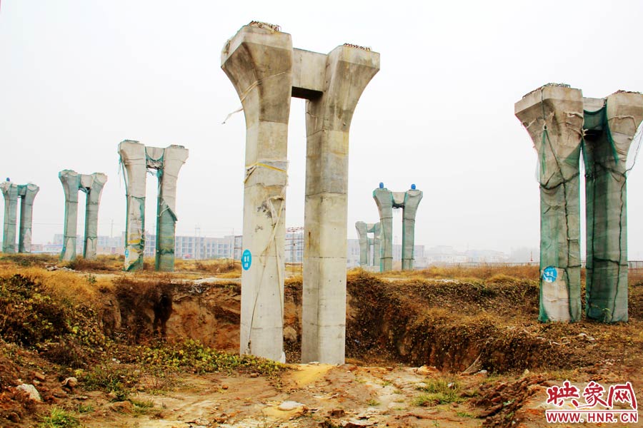 相關(guān)負(fù)責(zé)人也對(duì)外表示，投資15個(gè)億的項(xiàng)目，實(shí)際到賬的只有6000多萬(wàn)元，所以工程被迫停下。