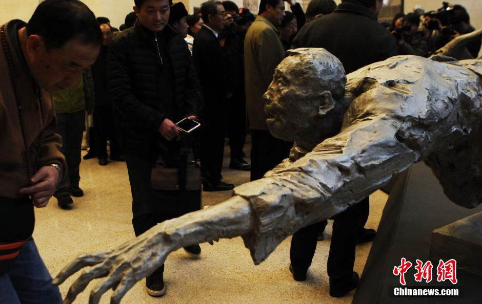 紀(jì)念南京大屠殺遇難同胞雕塑展亮相國家博物館