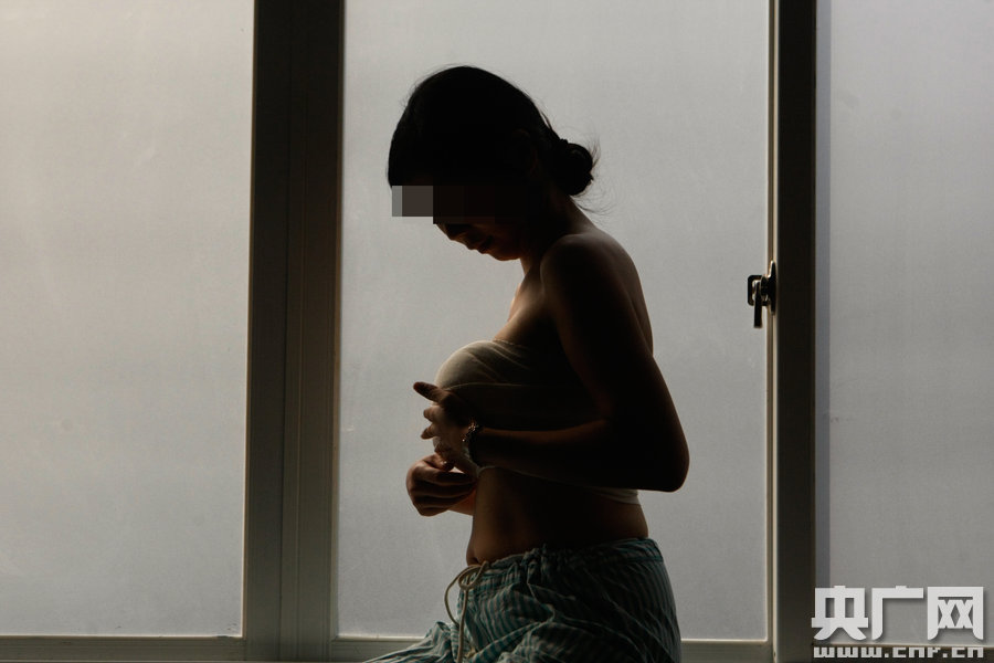 將挑戰(zhàn)國內(nèi)最大的600cc隆胸假體，誓要成為“中國最胸辣媽”。