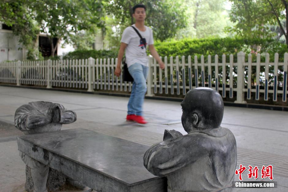 鄭州“少林武僧”石雕遭破壞 市民惋惜怒斥