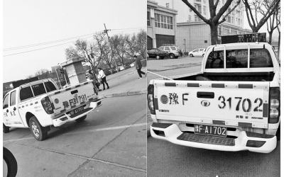 鶴壁市兩輛城管執(zhí)法車被拍到車身噴的號碼與牌照不符。