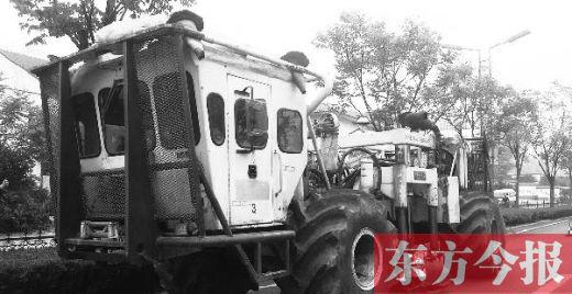 洛陽(yáng)街頭出現(xiàn)震源車 跺跺腳就知道地下是否安分