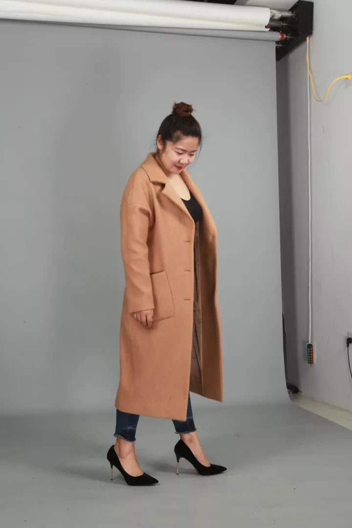 鄭州淘女郎：一天要換100多套衣服 日入過(guò)萬(wàn)