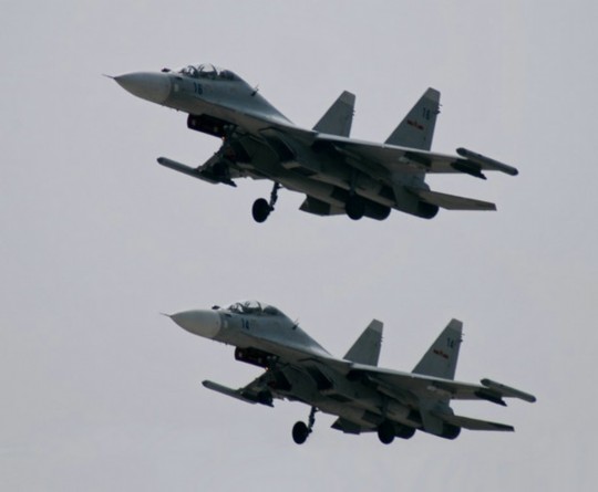 資料圖：解放軍蘇-30戰(zhàn)機(jī)編隊(duì)飛行。