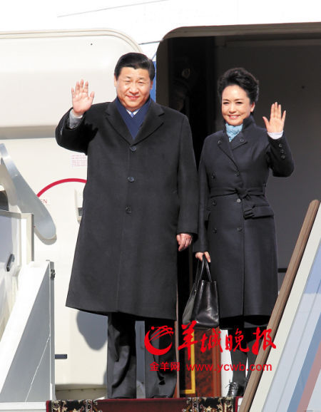 國家主席習(xí)近平首次出訪俄羅斯，夫人彭麗媛陪同。