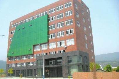 主體已完工的社區(qū)服務(wù)中心。