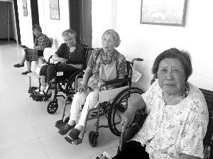 13個(gè)老人中，年齡最大的已經(jīng)99歲