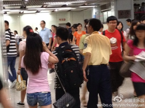 7月22日早上，上海地鐵6號線浦電路站，一男一女發(fā)生激烈口角，女子“指證”男子系“色狼”。