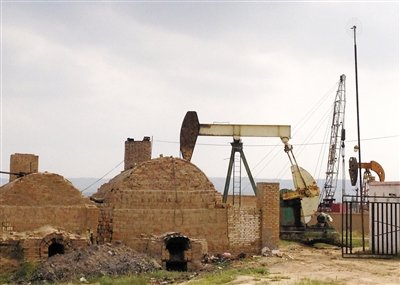 正在作業(yè)的揭蓋井，位于定邊縣紅柳溝鎮(zhèn)紅柳溝村。