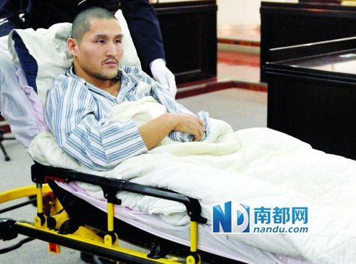 被告人冀中星在法庭上。