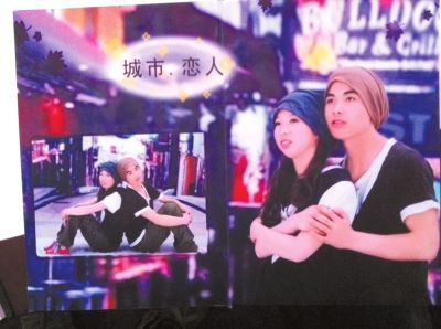 麻永東的婚房里還掛著當初的甜蜜合影。