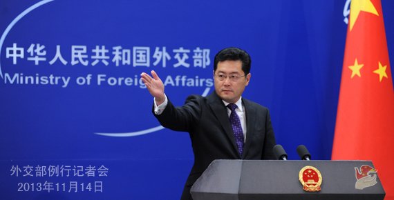 2013年11月14日，外交部發(fā)言人秦剛主持例行記者會(huì)。