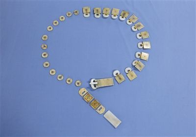 1號墓出土的蹀躞金玉帶。