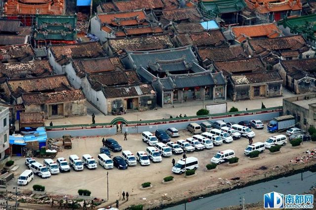 廣東陸豐市長(zhǎng)帶隊(duì)進(jìn)駐制毒村 村內(nèi)貼滿禁毒標(biāo)語