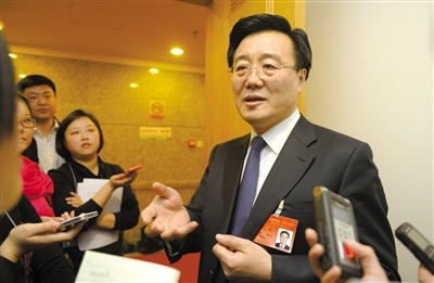 昨日，在十四屆人大二次會議順義代表團全團審議后，北京市人大代表、北京市常務(wù)副市長李士祥接受記者提問。新京報記者 浦峰 攝