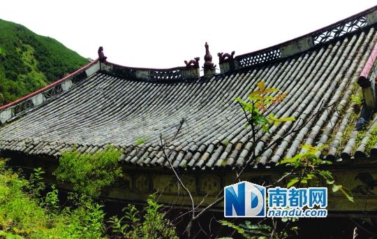 　照光寺在致歉微博中稱(chēng)，該寺位于蒼山之上，年久失修，且沒(méi)有防火通道。