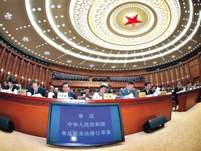 昨日，食品安全法修訂草案提交十二屆全國人大常委會第十四次會議進(jìn)行三審。 新華社記者 李濤 攝