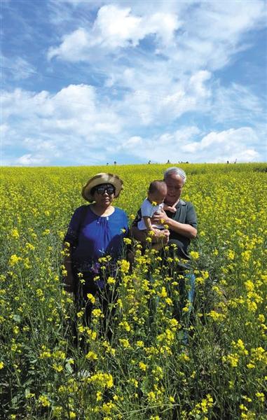 事故之前，老兩口的合影，李春同說，老兩口一輩子很少一起照相。家屬供圖
