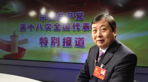 十八大代表，江蘇省江陰市華西村黨委書記、華西集團(tuán)董事長(zhǎng)吳協(xié)恩