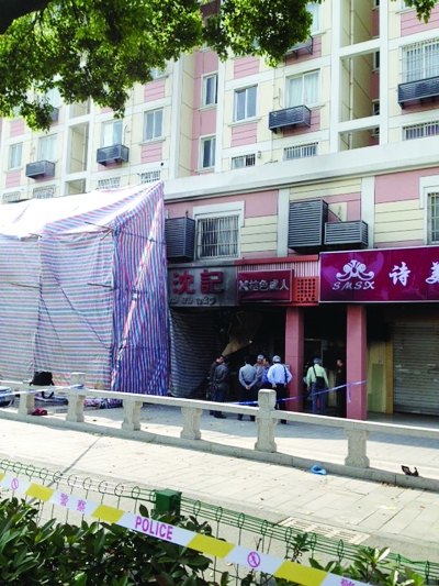 警方勘查事故現(xiàn)場。