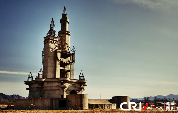 有著“鬼城”、“現(xiàn)實版的寂靜嶺”、“城堡廢墟”等稱號的城堡。沈湜 攝…