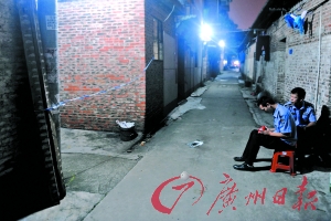 事發(fā)出租屋前拉起了警戒線，警方正在現(xiàn)場調(diào)查。記者陳楓攝