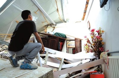 家中成為一片廢墟。記者 趙思衡/攝