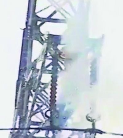 不幸觸電著火。