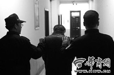 　昨日，西安市長延堡派出所，砍傷醫(yī)生的插隊患者已被警方控制 本報記者 張喆 攝