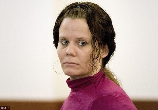 2月12日，勒死朋友并剖腹取嬰的柯里出庭受審。