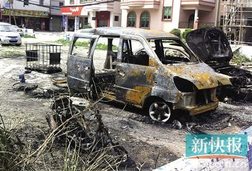 涉事面包車燒剩鐵殼。