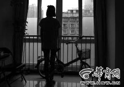 15歲女孩進離家出走夜總會 學(xué)陪酒被母親救出