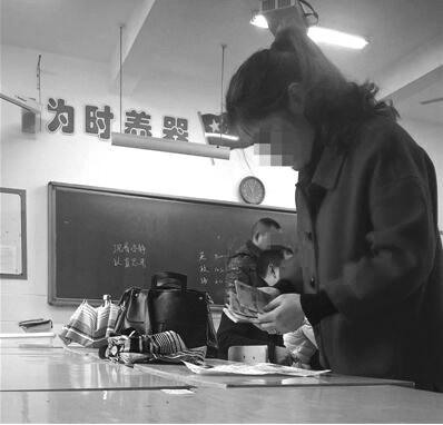 湖南一中學家長接通知交上千元慰問補課老師