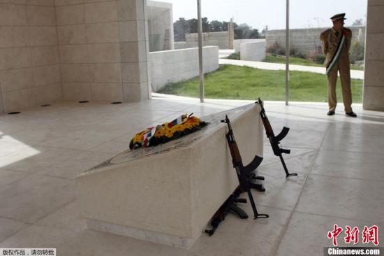 當(dāng)?shù)貢r(shí)間11月11日，約旦河西岸城市拉姆安拉，巴勒斯坦舉行儀式紀(jì)念阿拉法特逝世8周年。