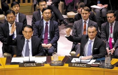 1月22日，紐約，中國常駐聯(lián)合國代表李保東舉手贊成通過對朝鮮制裁決議。