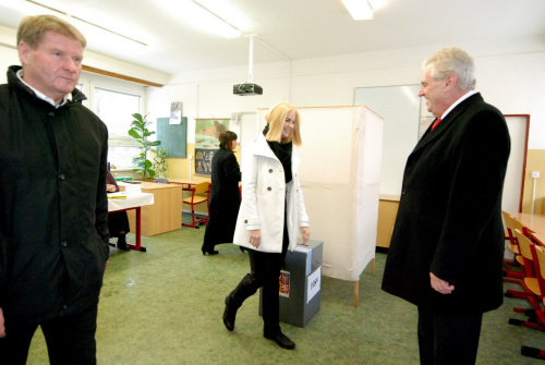 捷克總統(tǒng)直選末輪投票澤曼稱如當(dāng)選不會(huì)見(jiàn)達(dá)賴