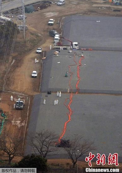 東京電力公司福島第一核電站一儲水池4月5日發(fā)生污水泄漏事故，維修人員自4月6日起，開始使用5臺水泵進行污水轉(zhuǎn)移作業(yè)，目前已成功轉(zhuǎn)移13000噸污水，但是仍有47噸發(fā)生了泄露。事故發(fā)生3天以來，泄漏污水總量約167噸。