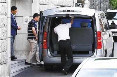 16日,為追征前總統(tǒng)全斗煥的非法資金,韓國檢察廳搜查其住宅和家族企業(yè)。