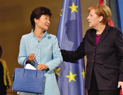 26日，默克爾與來訪的樸槿惠會晤。