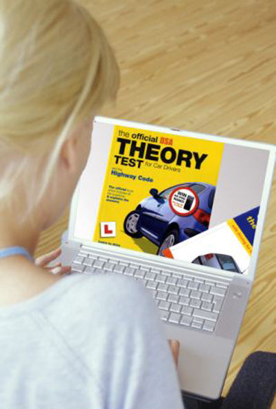 駕駛標(biāo)準(zhǔn)局的發(fā)言人稱，駕照申請通過率低證明了英國駕駛安全系數(shù)高。