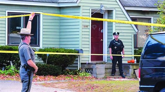 8日，紐約州當(dāng)?shù)鼐旆怄i案發(fā)現(xiàn)場。