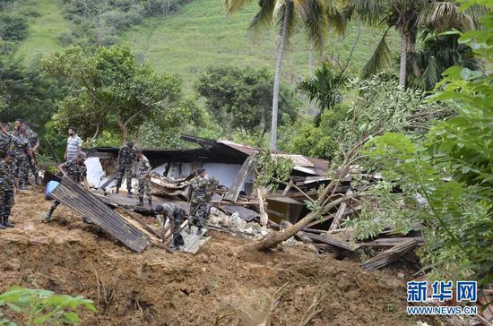 10月29日，斯里蘭卡救援部隊(duì)抵達(dá)山體滑坡災(zāi)區(qū)展開(kāi)救援。