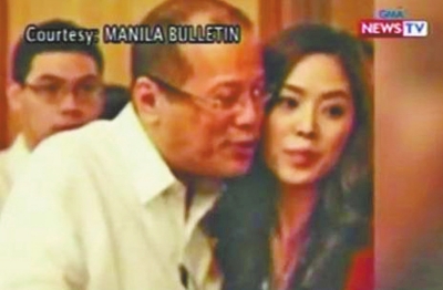 　2012年,阿基諾三世與比自己小23歲的韓裔女主播格雷斯·李在一起。