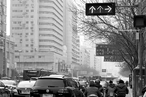 新交規(guī)“黃恐”引發(fā)擁堵？ 這個真的有！