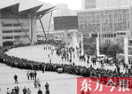 3月2日，在鄭州國際會展中心，河南省春季人才招聘會舉行，六萬五千名求職者扎堆求職