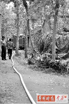 有關部門正在爆炸現(xiàn)場進行事故調查