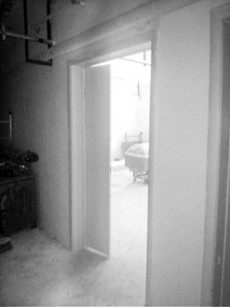 原有的太平間被扒了，又新建了一個(gè)