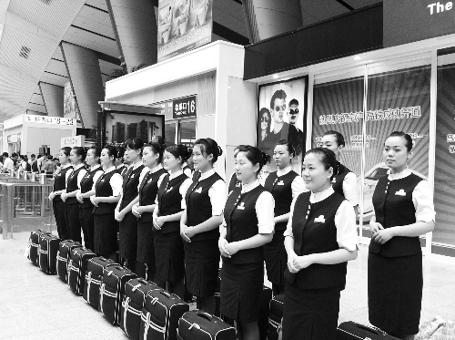 本想著上了學(xué)能安排到高鐵或地鐵單位當(dāng)乘務(wù)員，結(jié)果只是去做安保服務(wù)，許多學(xué)生稱(chēng)上當(dāng)了